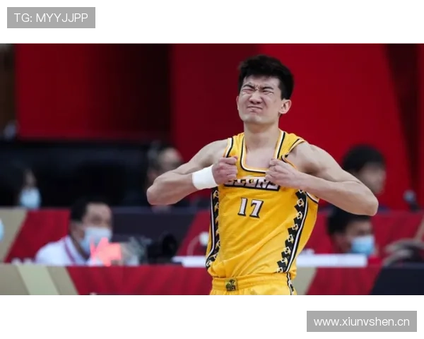 孙铭徽私下穿得像街头大叔，场上却像高冷巨星，这反差笑死我了